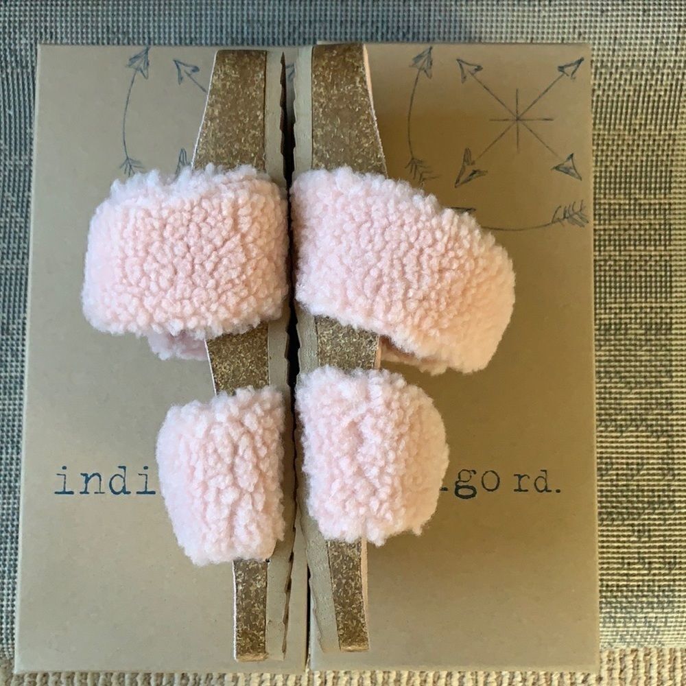 🆕INDIGO faux fur footbed sandal pink 7 - Picture 6 of 8